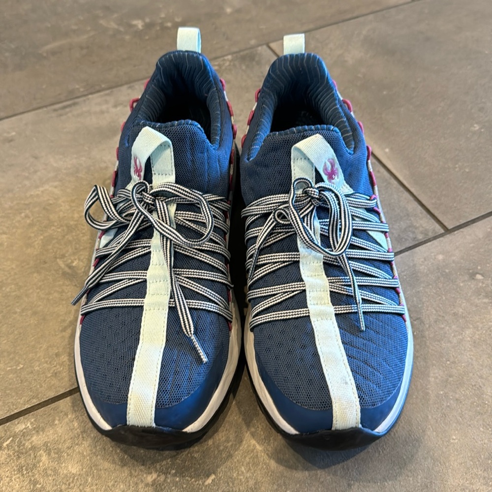 Vibrant Spyder tennis shoes